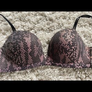 Victoria’s Secret Wireless Push-up Bra